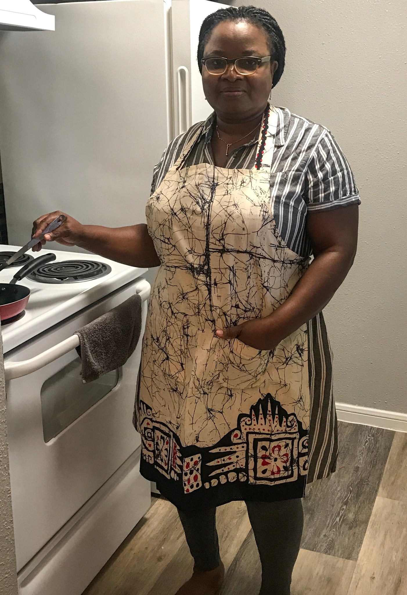 HOWLITE APRON
